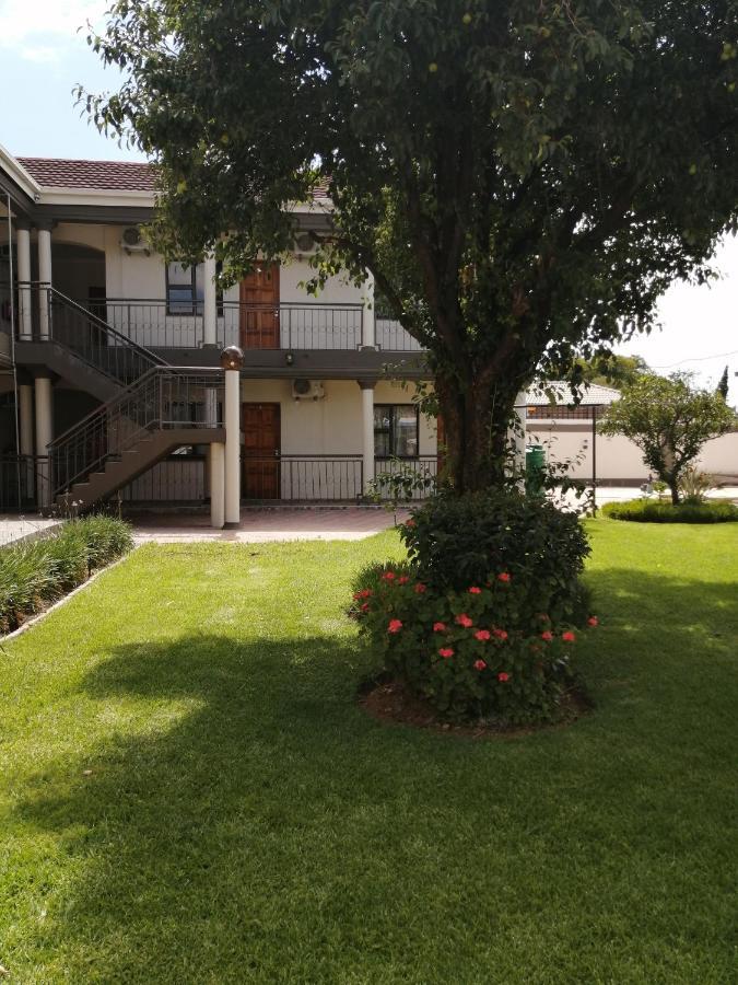 Lala Poa Guest House Клерксдорп Экстерьер фото