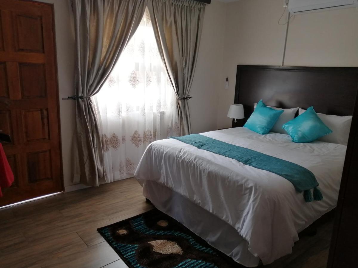 Lala Poa Guest House Клерксдорп Экстерьер фото
