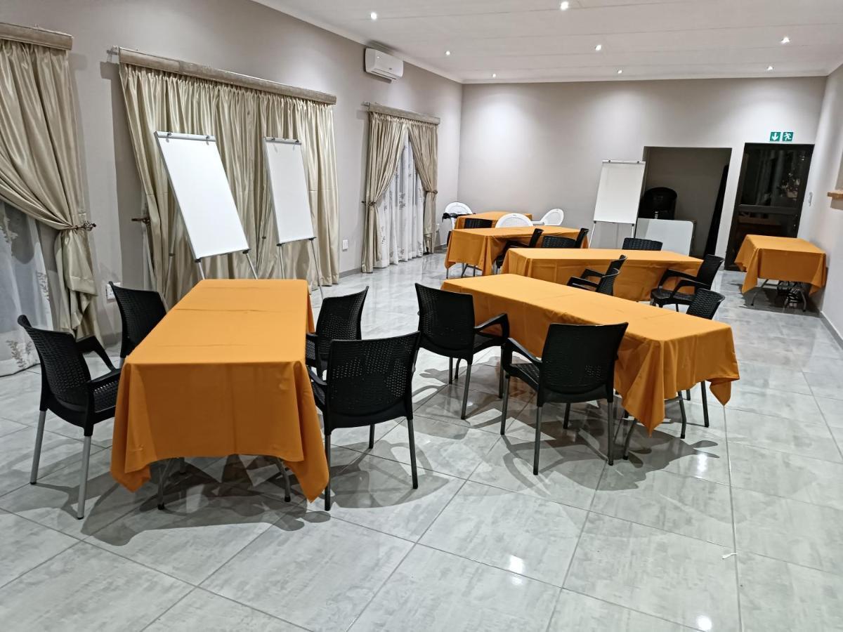 Lala Poa Guest House Клерксдорп Экстерьер фото