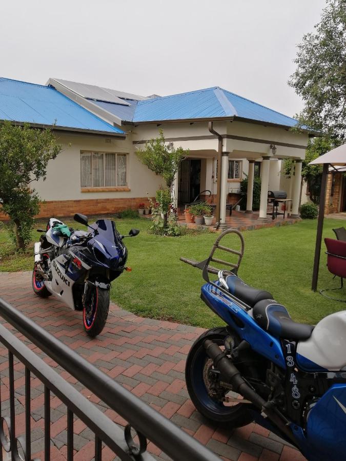 Lala Poa Guest House Клерксдорп Экстерьер фото